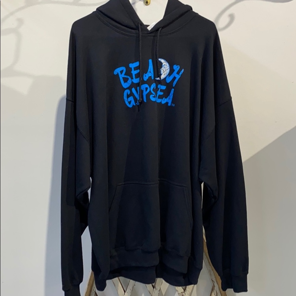 Gildan hooded sweatshirt